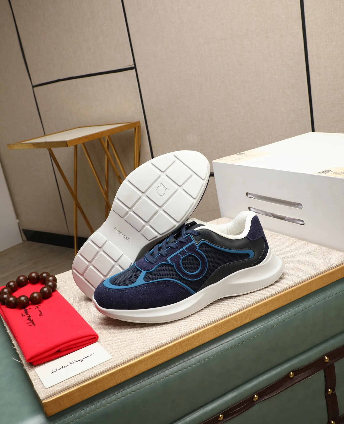 Men's shoes 💰700 📛📛 Salvatore Ferragamo is the world's top luxury footwear brand. It comes from the fashion kingdom of Italy. It is famous all over the world for its traditional handmade design and novel styles... 🚶🏻🚶🏻New suit shoes are available simultaneously at the counter. This model is purely handmade. The fabric is imported from Italy and original first-layer cowhide. Mesh + cowhide lining. Original authentic outsole🌀🌀Size: 39➖44 (38 45 customized)